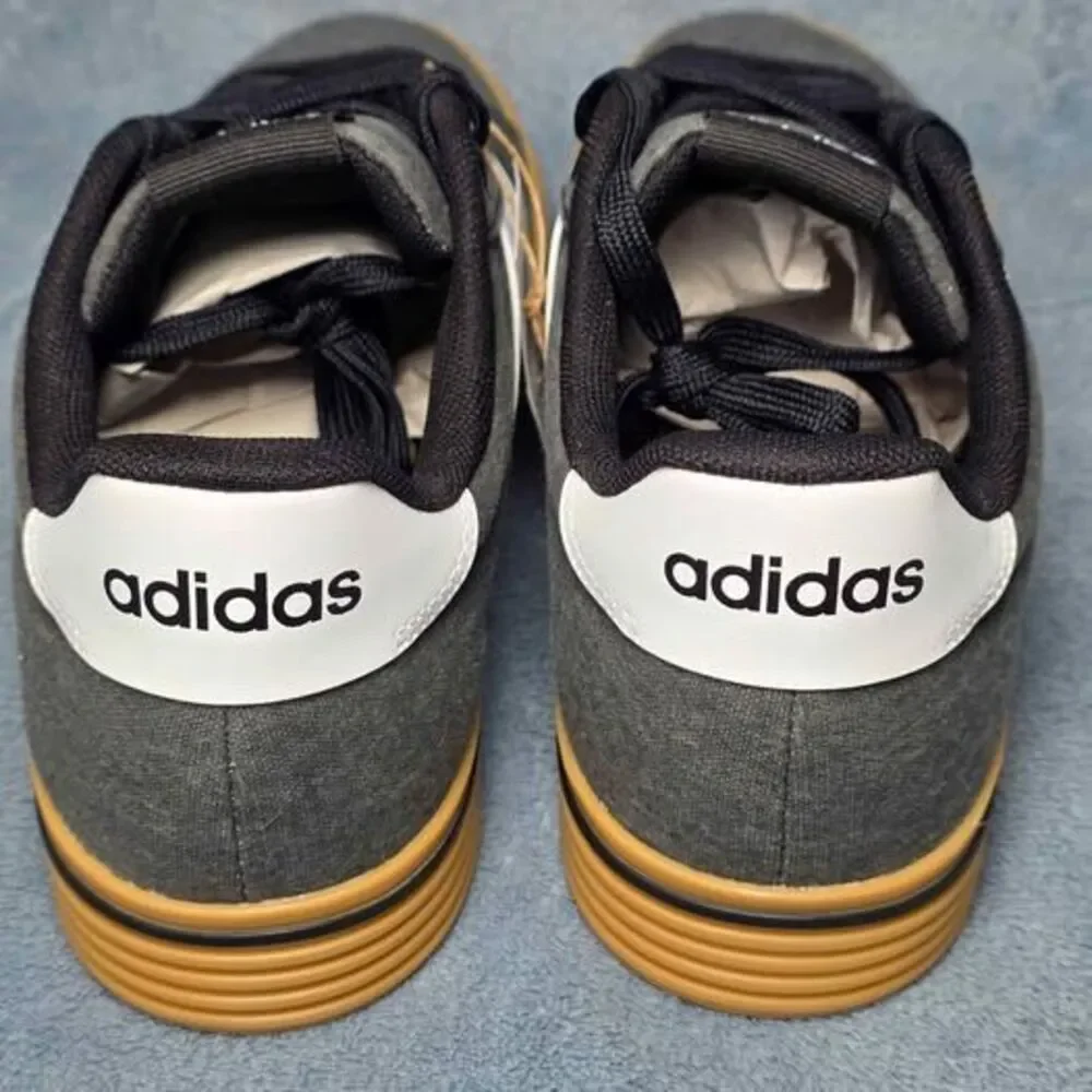 Adidas Daily 4.0 Sneakers Men's Size 9 Women's Size 10 Grey Gum Sole